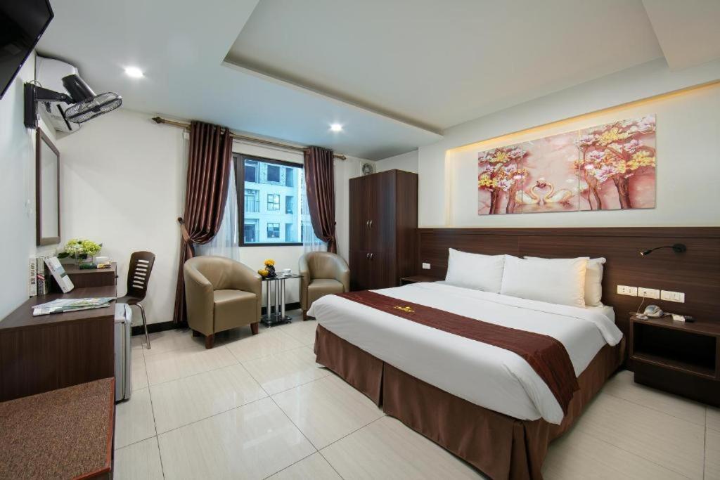 Quang Chung Hotel - 56 Le Van Thiem - By Bay Luxury Hanoi Exterior photo